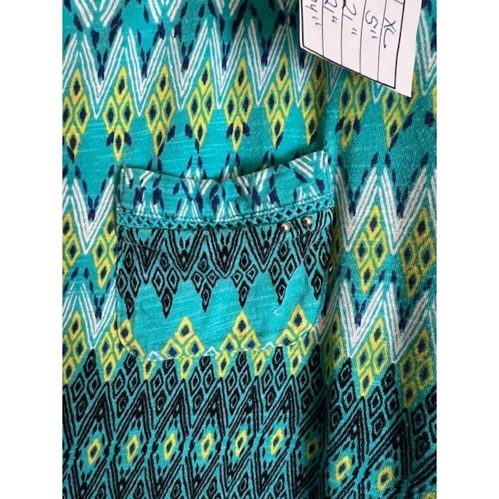 Recreation Womens Round Neck Green Striped Top with Chest Pocket Size XLarge - Picture 2 of 5